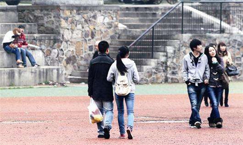 學(xué)校和家庭不該是“養(yǎng)雞場(chǎng)”，應(yīng)該用校園文化滋養(yǎng)孩子