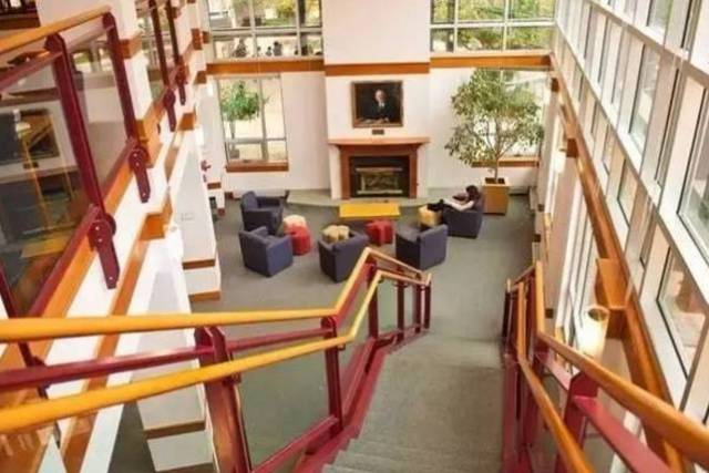 美國(guó)教育三個(gè)階層三種模式