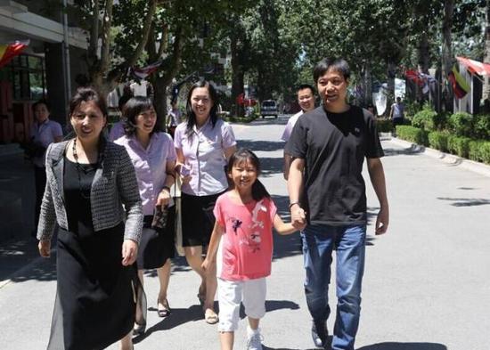 雷軍家長會內(nèi)部發(fā)言：不陪孩子 你瞎忙啥(圖)