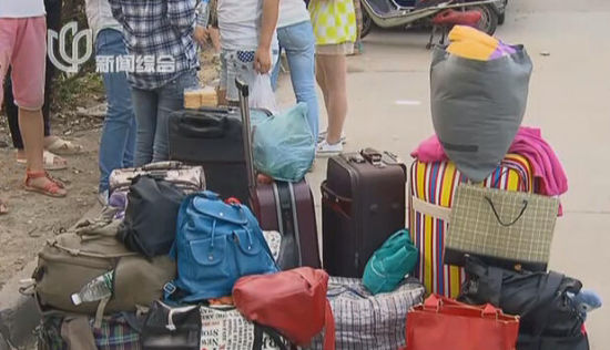 學(xué)生們的行李。 學(xué)生們的行李。